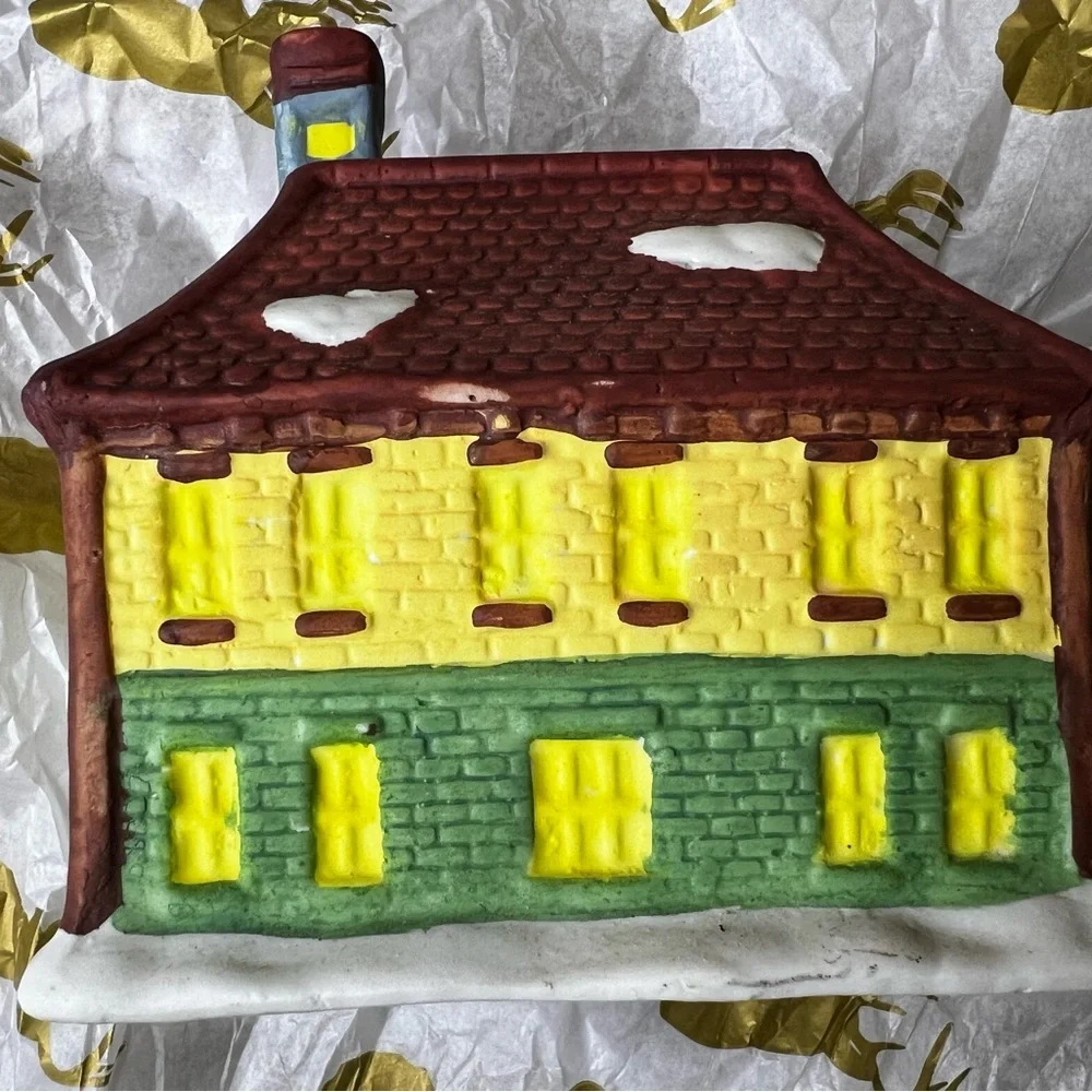 Dickens Village collection, CHRISTMAS Village ceramic train station